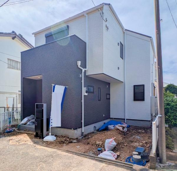 横浜市港南区上大岡東１丁目の新築一戸建の前面道路含む現地写真|周辺環境も合わせてご案内させて頂きます！
お気軽にお問い合わせ下さい！