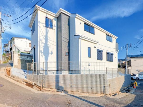 横浜市保土ケ谷区岡沢町の新築一戸建の外観|堂々と完成しました！いつでもご案内可能です！
お車でご自宅まで送迎承ります。