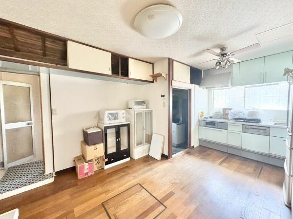 【居間・リビング】 | 家族の一体感を感じられる広々スペース！家族と過ごす時間を大切にする方にぴったりのゆとりの住空間です♪