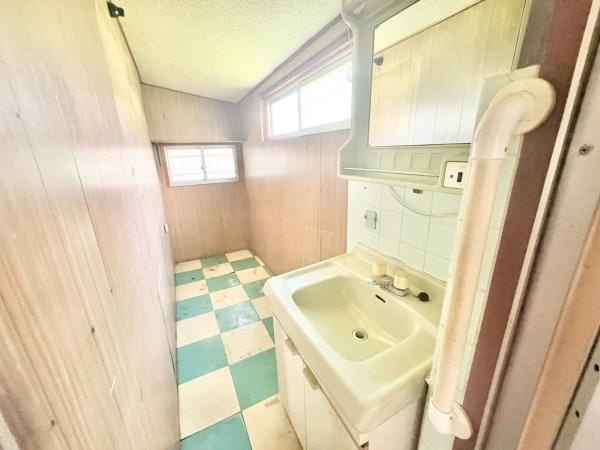 【独立洗面台】 | 明るく使い勝手の良い洗面所です(^^♪