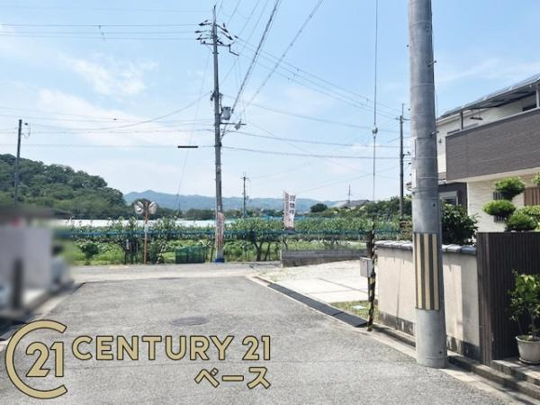 生駒郡斑鳩町神南１丁目の中古一戸建の前面道路含む現地写真|■現地撮影写真■前面道路は交通量も少なくて安心です！