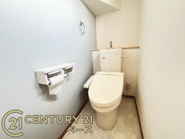 生駒郡斑鳩町神南１丁目の中古一戸建のトイレ|■現地撮影写真■１・２階ともに清潔感ある綺麗なお手洗を完備！