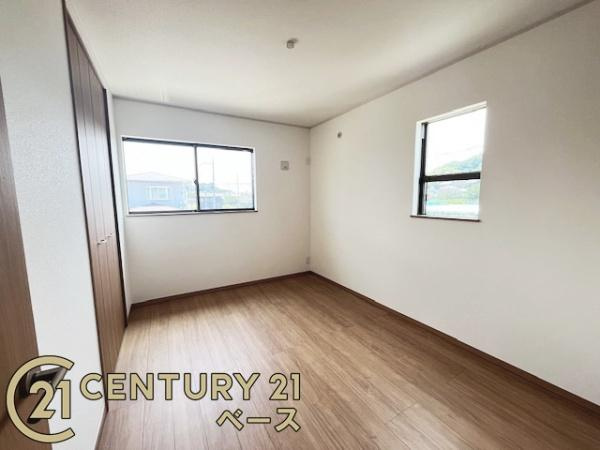 生駒郡斑鳩町神南１丁目の中古一戸建の洋室|■現地撮影写真■クローゼット付きの明るい洋室です！