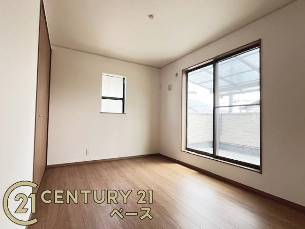 生駒郡斑鳩町神南１丁目の中古一戸建の洋室|■現地撮影写真■ ２階の６．５帖洋室です。収納スペースも豊富にございます。