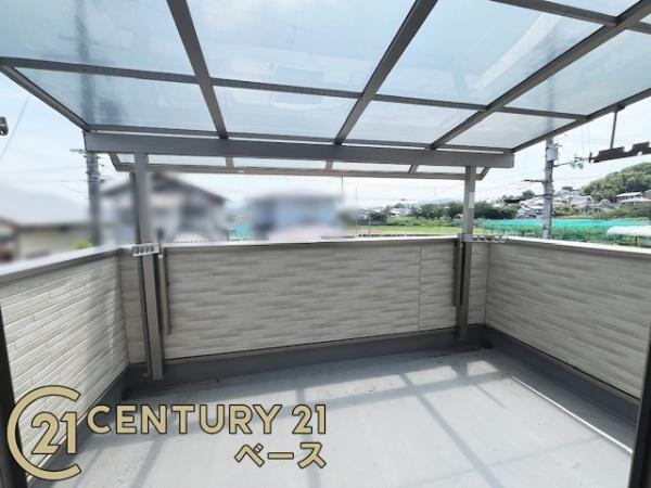 生駒郡斑鳩町神南１丁目の中古一戸建のバルコニー|■現地撮影写真■日当たりのよいバルコニー！テラス屋根も完備！