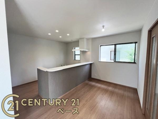 生駒郡斑鳩町神南１丁目の中古一戸建の居間・リビング