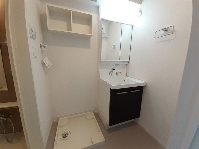 ソレイユ　Ｂの洗面所|明るい洗面所です