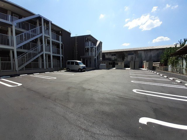 ソレイユ　Ｂの駐車場|駐車スペースもあります