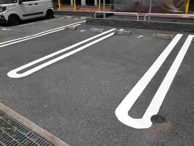 プレシャスコートＫ西浜の駐車場