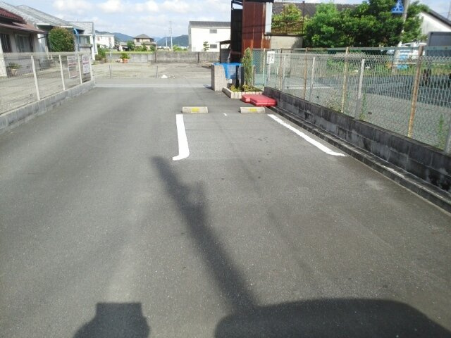 プラシードの駐車場