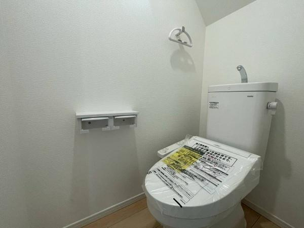 紀の川市下井阪第3-4号棟　新築戸建のトイレ