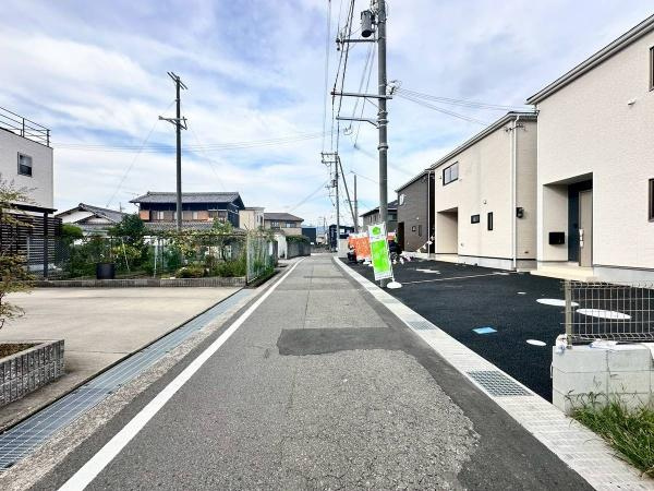 紀の川市下井阪第3-4号棟　新築戸建の前面道路含む現地写真