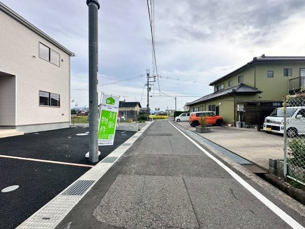 紀の川市下井阪第3-4号棟　新築戸建の前面道路含む現地写真