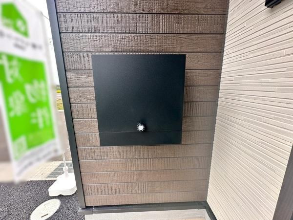 岩出市中島第2-2号棟　新築戸建の玄関