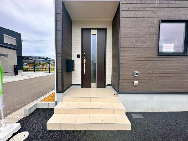 岩出市中島第2-2号棟　新築戸建の玄関
