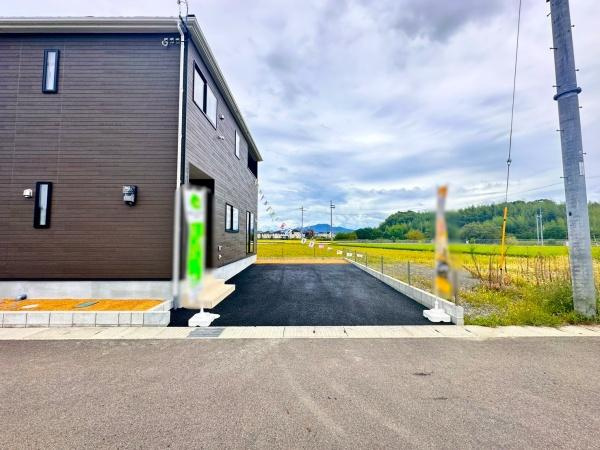 岩出市中島第2-2号棟　新築戸建の駐車場