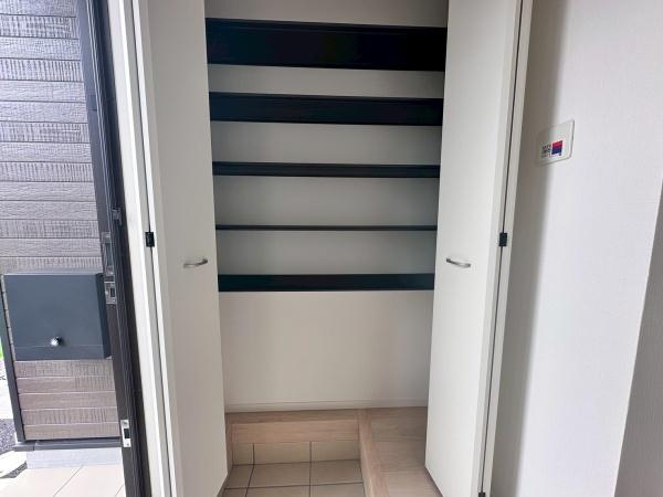 岩出市中島第2-2号棟　新築戸建の玄関