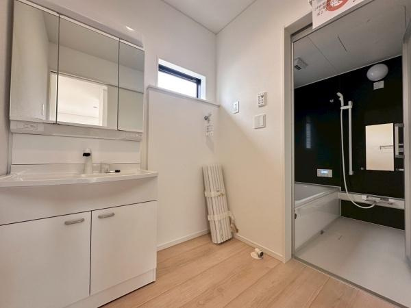 岩出市中島第2-2号棟　新築戸建の独立洗面台