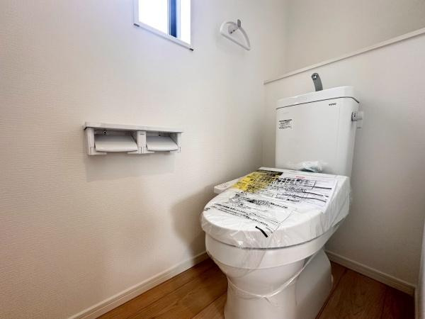 岩出市中島第2-2号棟　新築戸建のトイレ