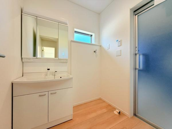 岩出市中島第2-1号棟　新築戸建の独立洗面台