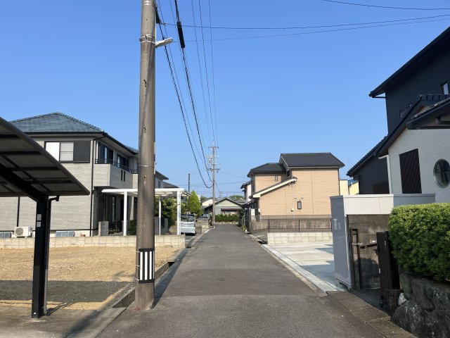 津市垂水仲介土地の前面道路含む現地写真