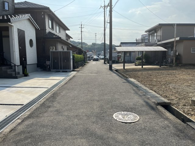 津市垂水仲介土地の前面道路含む現地写真