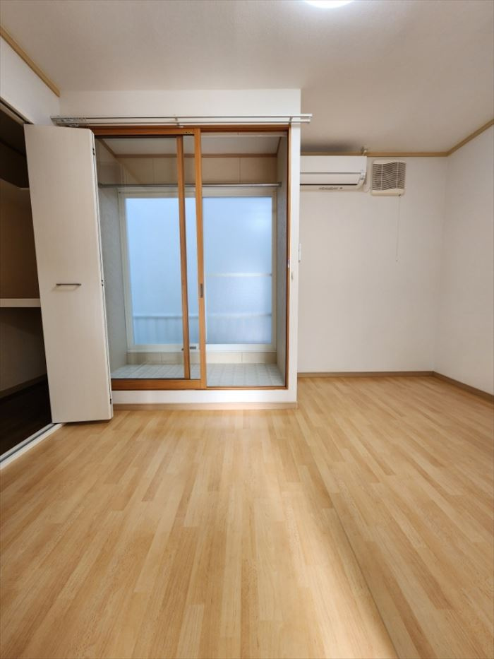 ロイヤルパレスミュウの洋室|収納スペース豊富です