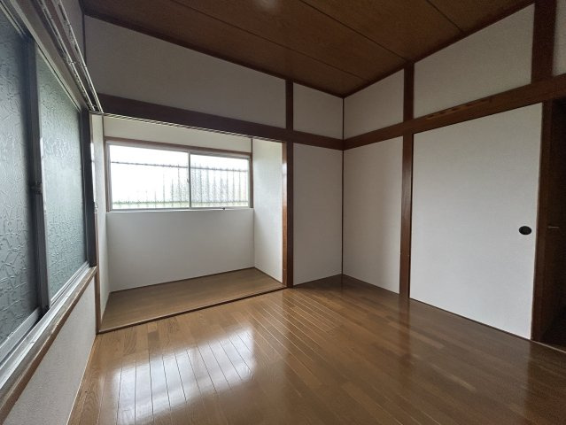 津福今町中古住宅の洋室