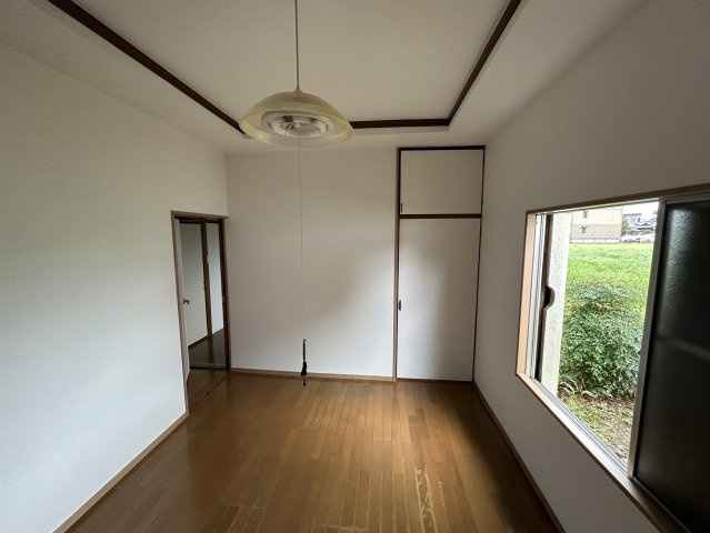 津福今町中古住宅の洋室