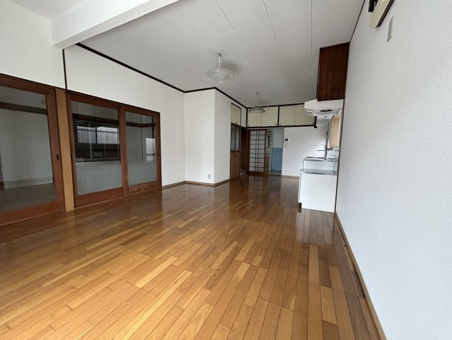 津福今町中古住宅の居間・リビング