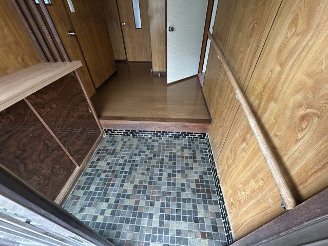 津福今町中古住宅の玄関