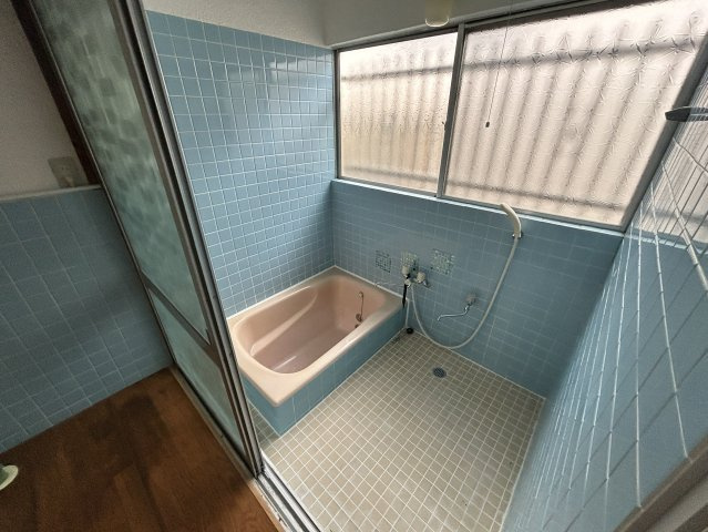 津福今町中古住宅の浴室