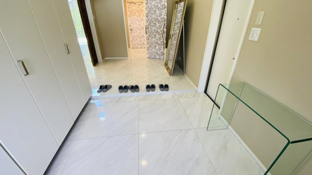 【動画付き】千ヶ滝別荘地 あさまテラス ガレージ付き中古戸建の玄関