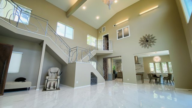 【動画付き】千ヶ滝別荘地 あさまテラス ガレージ付き中古戸建の居間・リビング