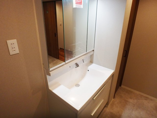 甲子園住宅の独立洗面台