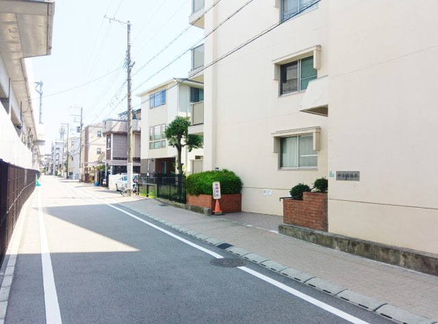 甲子園住宅のエントランス