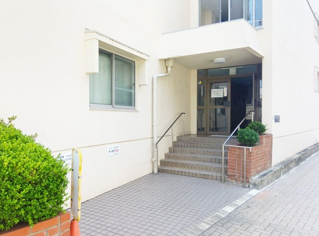 甲子園住宅のエントランス