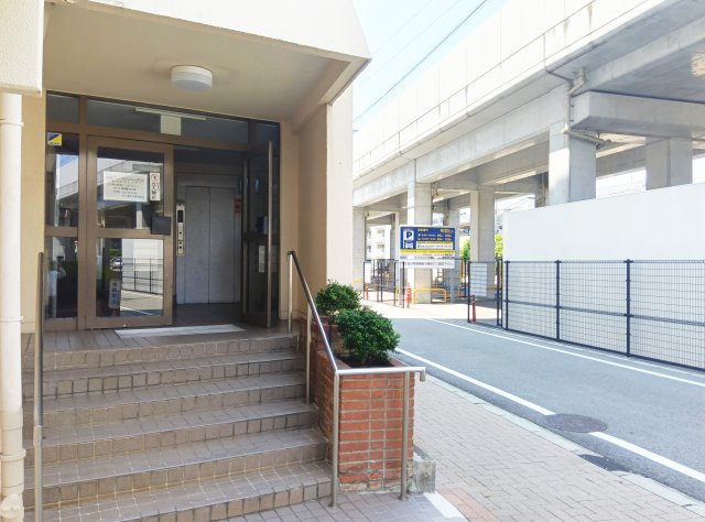 甲子園住宅のエントランス