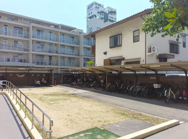 甲子園住宅の駐輪場