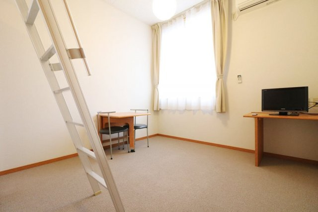 レオパレス灘北の居間・リビング|こちらの居間で趣味の時間をお楽しみください