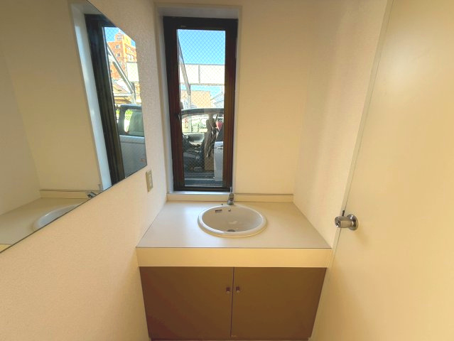 蔵ビルの洗面所