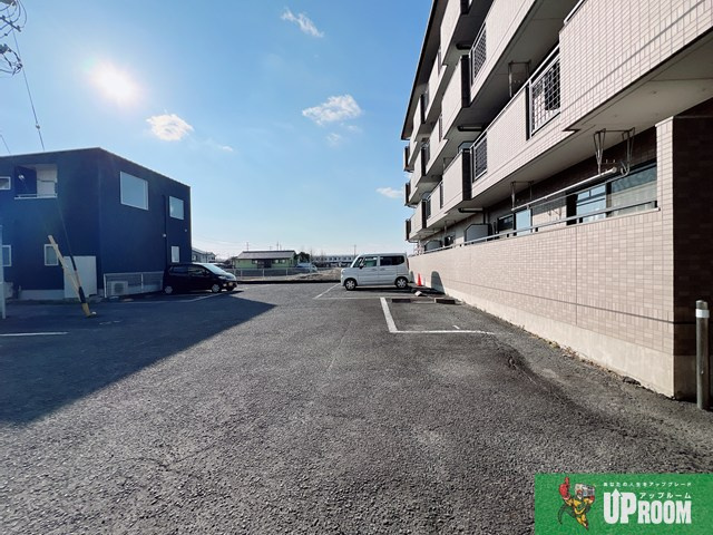 ハイツ・ソレアードの駐車場