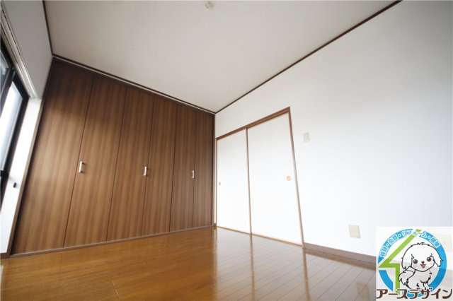 ルピナス1番館の洋室