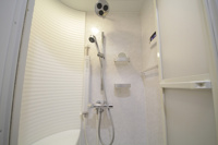 シャワールームは２室完備。
