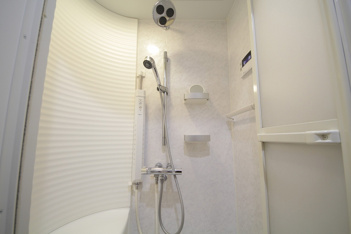 シャワールームは２室完備。
