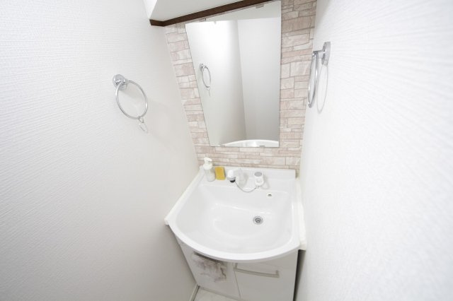 ０階にも独立洗面台があります。
