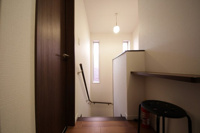 ホワイト×ブラウンのシンプルで可愛らしいデザイン。
