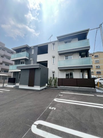 ラコルト板付の駐車場