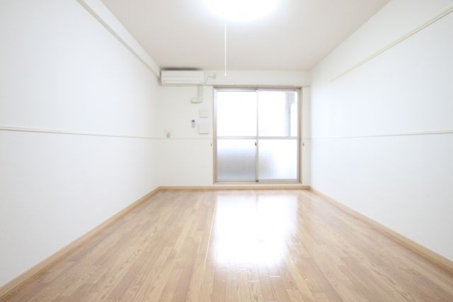 INOVE長瀬Ⅱの洋室|反転