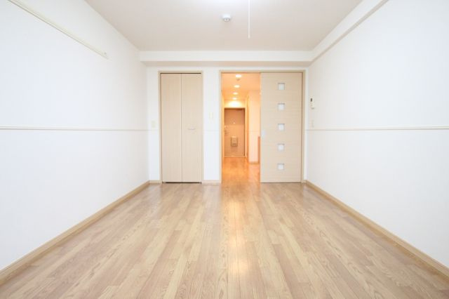 INOVE長瀬Ⅱの洋室|反転